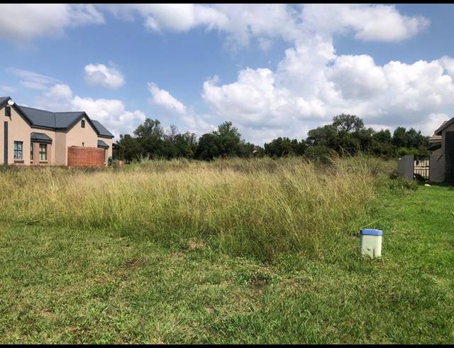 LAND FOR SALE IN WATERLAKE FARM LIFESTYLE ESTATE